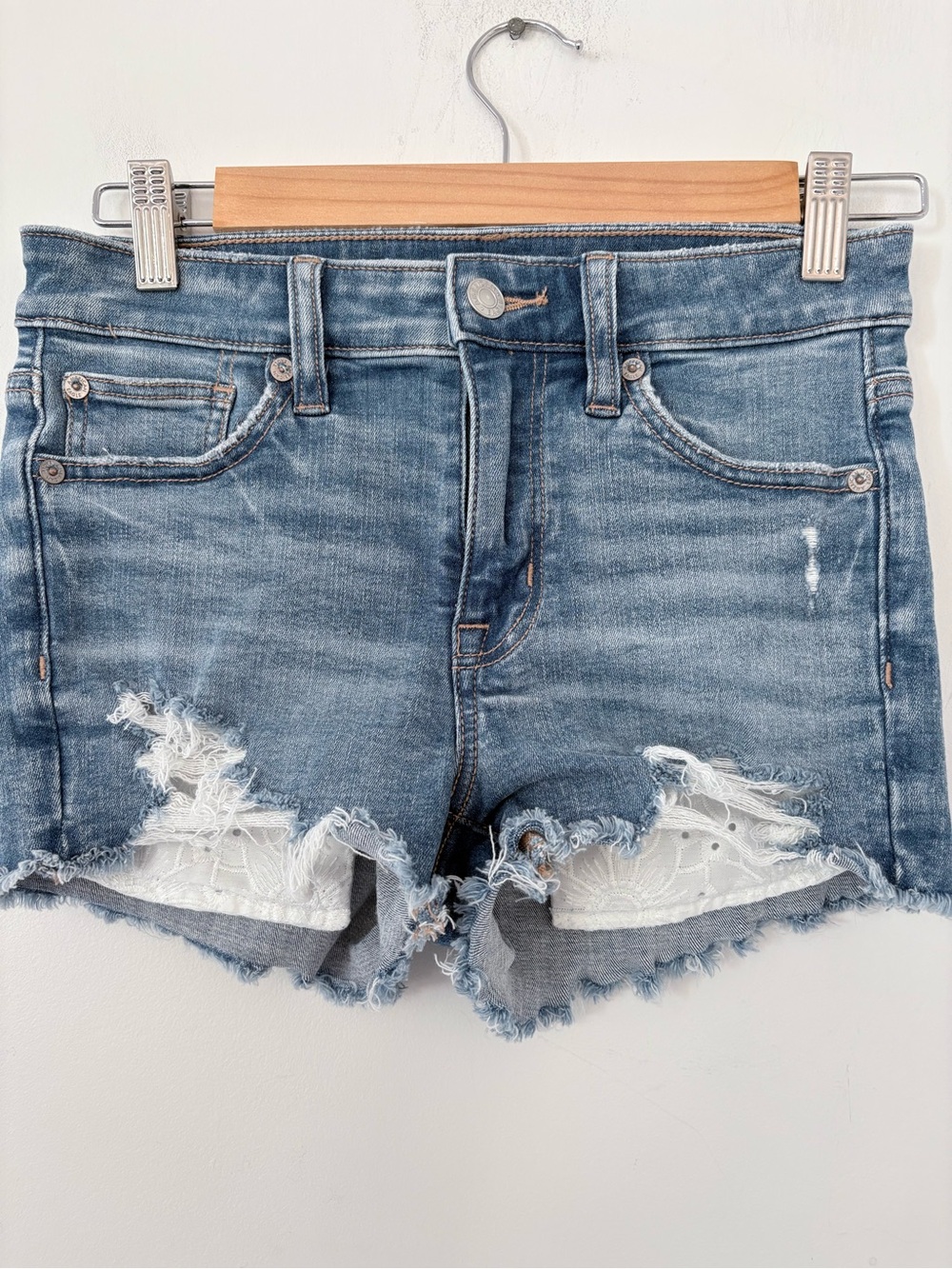 AMERICAN EAGLE High Rise Shortie Denim Shorts Peekaboo Eyelet Pockets Boho Dukes